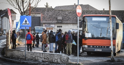 Adnak, de el is veszik